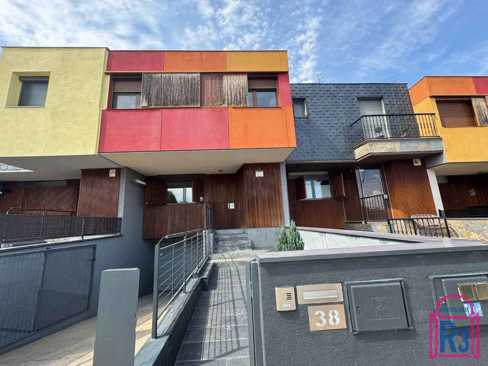 Exterior view of Single-family semi-detached to rent in San Andrés del Rabanedo  with Heating, Terrace and Furnished
