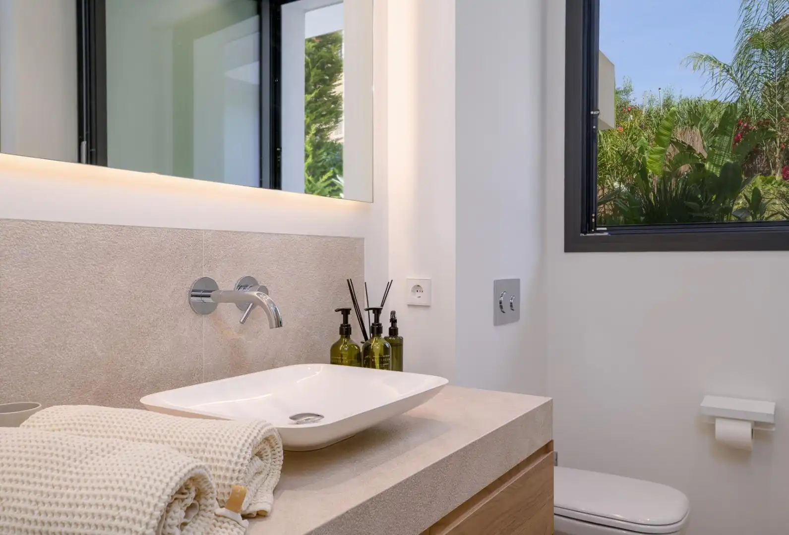 Badezimmer von Erdgeschoss zum Verkauf in  Palma de Mallorca mit Klimaanlage, Heizung und Privatgarten