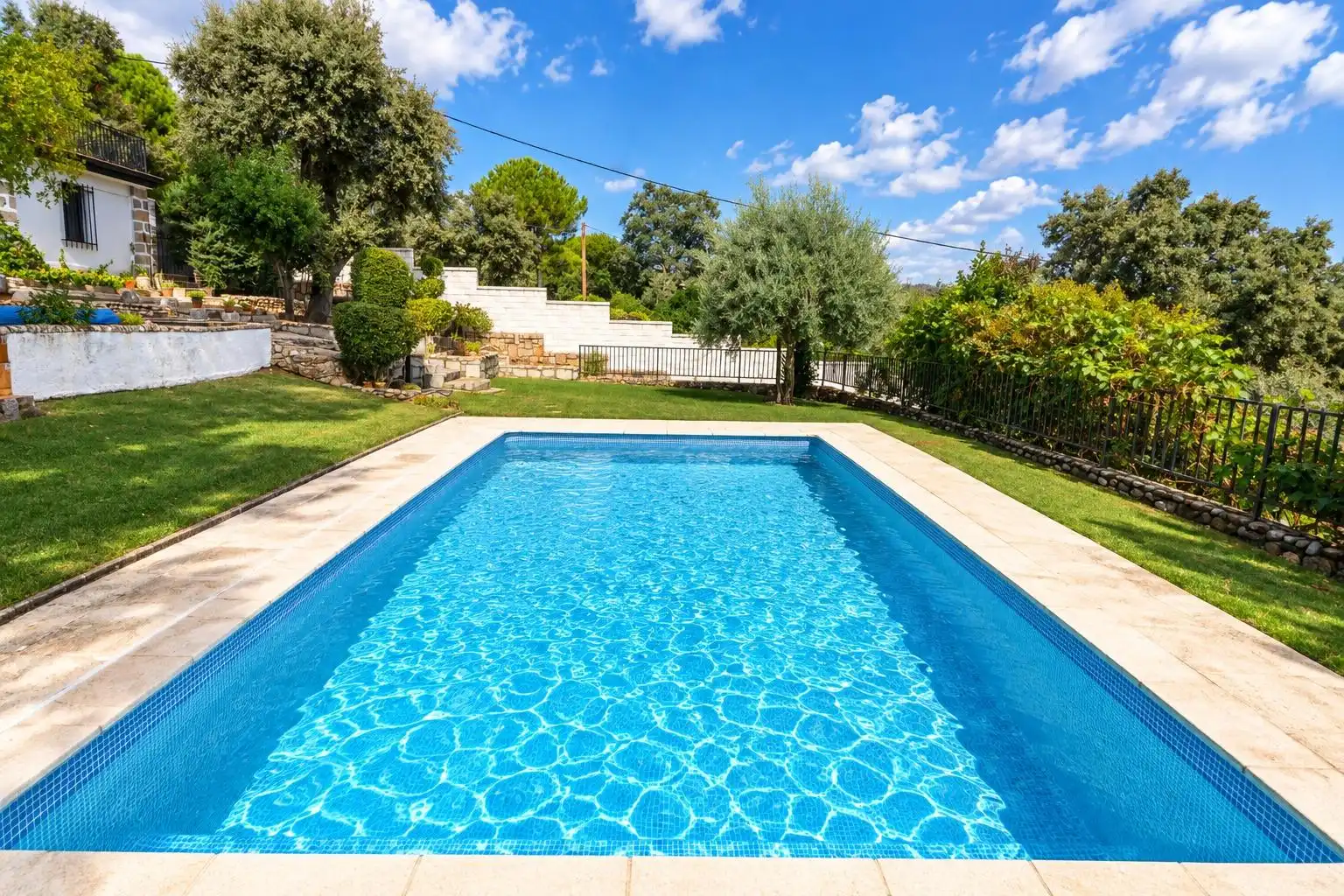 Piscina de Casa o xalet en venda en Villa del Prado, Madrid