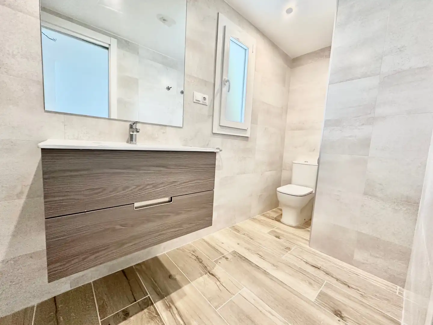 Badezimmer von Wohnungen zur Miete in Marbella mit Klimaanlage, Terrasse und Schwimmbad