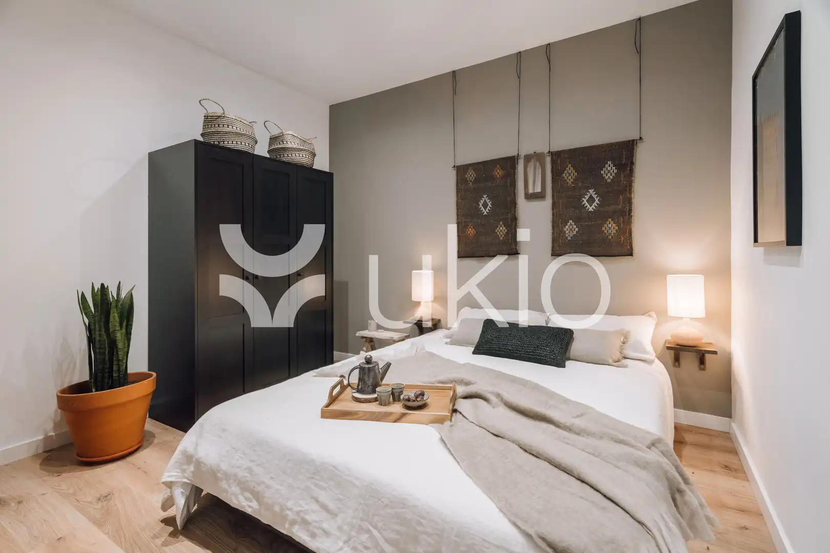 Dormitori de Apartament de lloguer en Barcelona amb Aire condicionat, Calefacció i Moblat