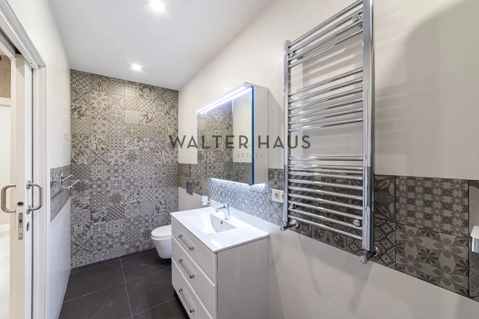 Baño de Dúplex en venta en Madrid con Calefacción, Horno y Lavadora