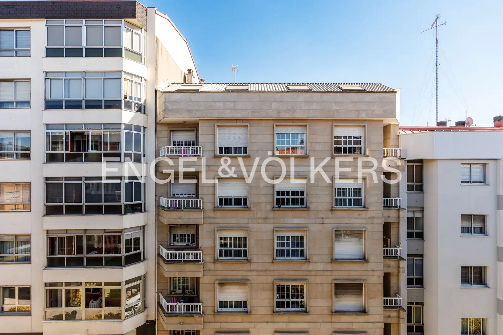 Vista exterior de Pis en venda en Vigo  amb Calefacció, Parquet i Terrassa