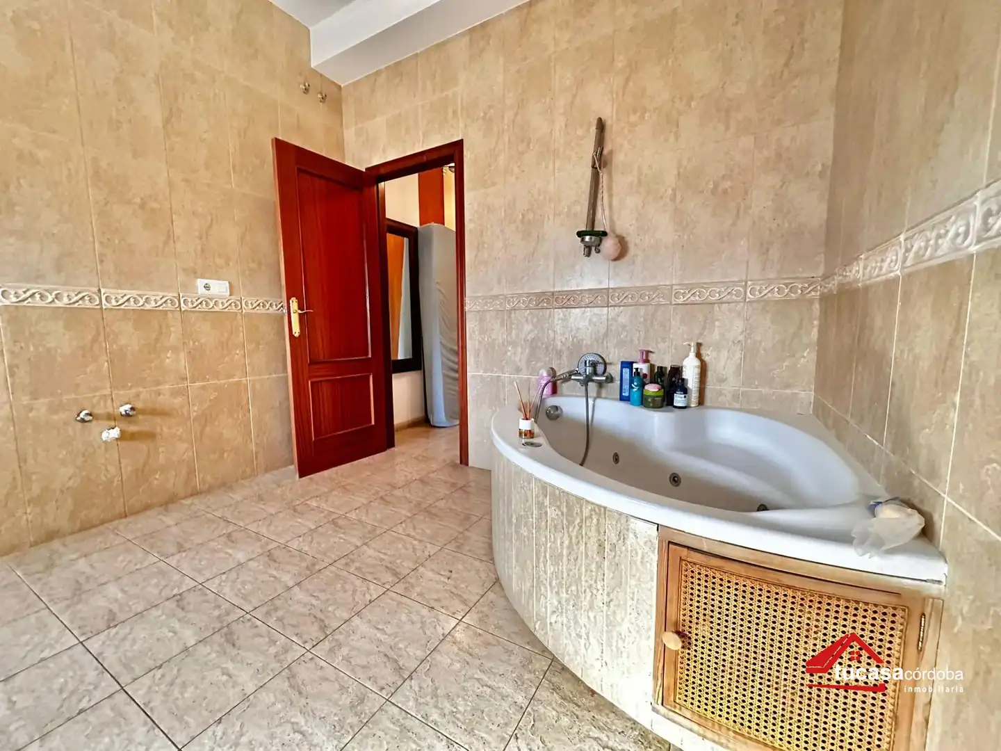 Bany de Casa o xalet en venda en Córdoba amb Aire condicionat, Jardí privat i Piscina