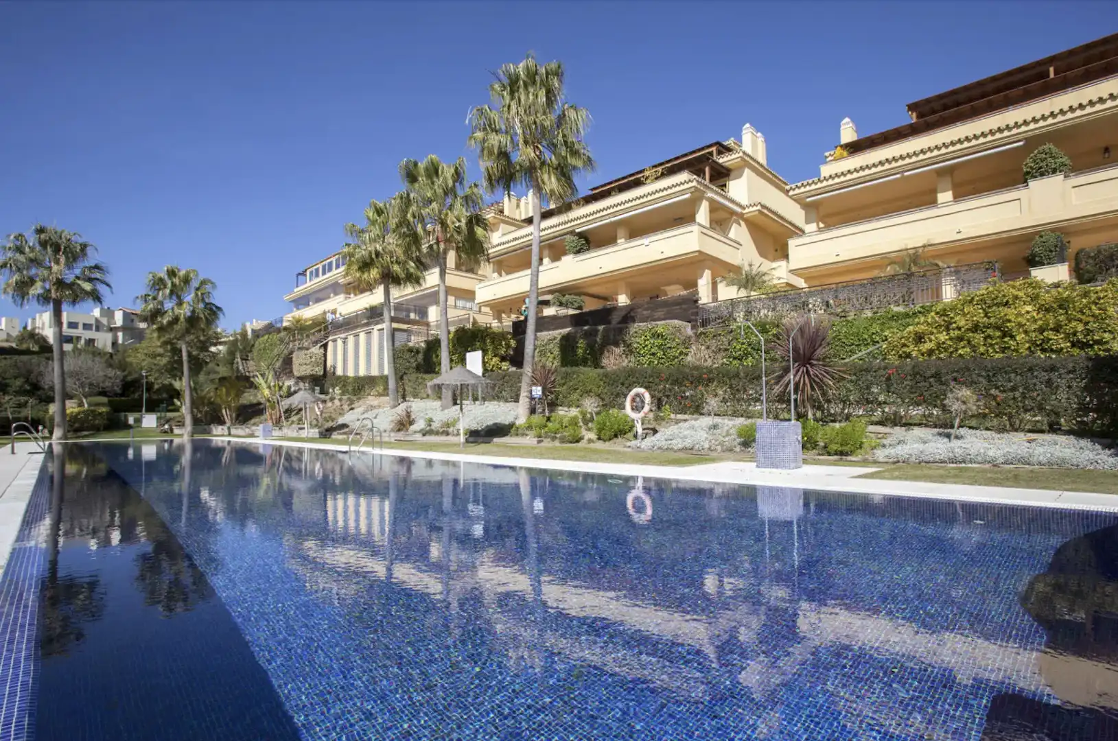 Apartamento con piscina en venta en Milla de Oro
