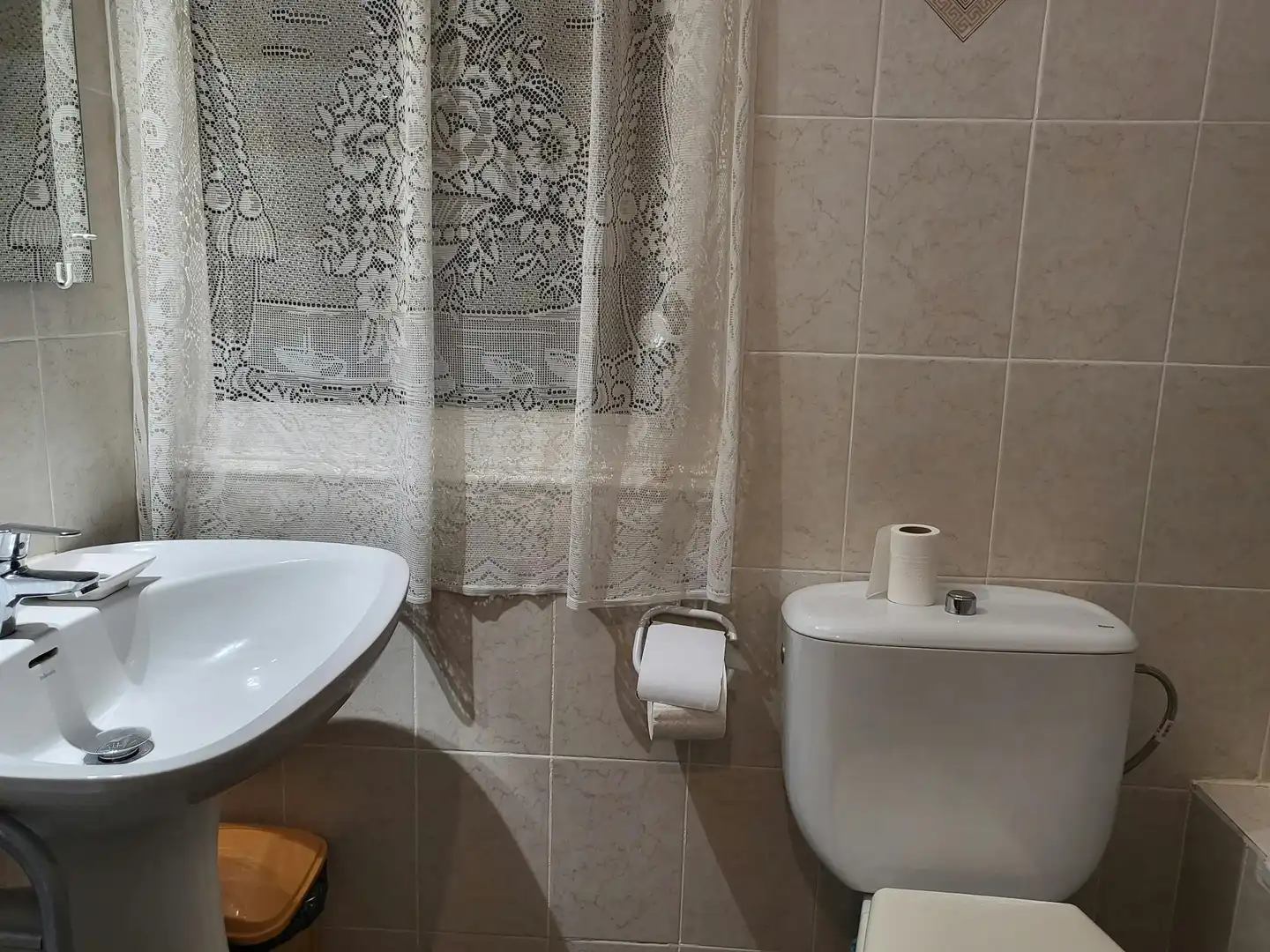 Badezimmer von Wohnung zur untervermieten in Barcelona mit Heizung, Möbliert und Waschmaschine
