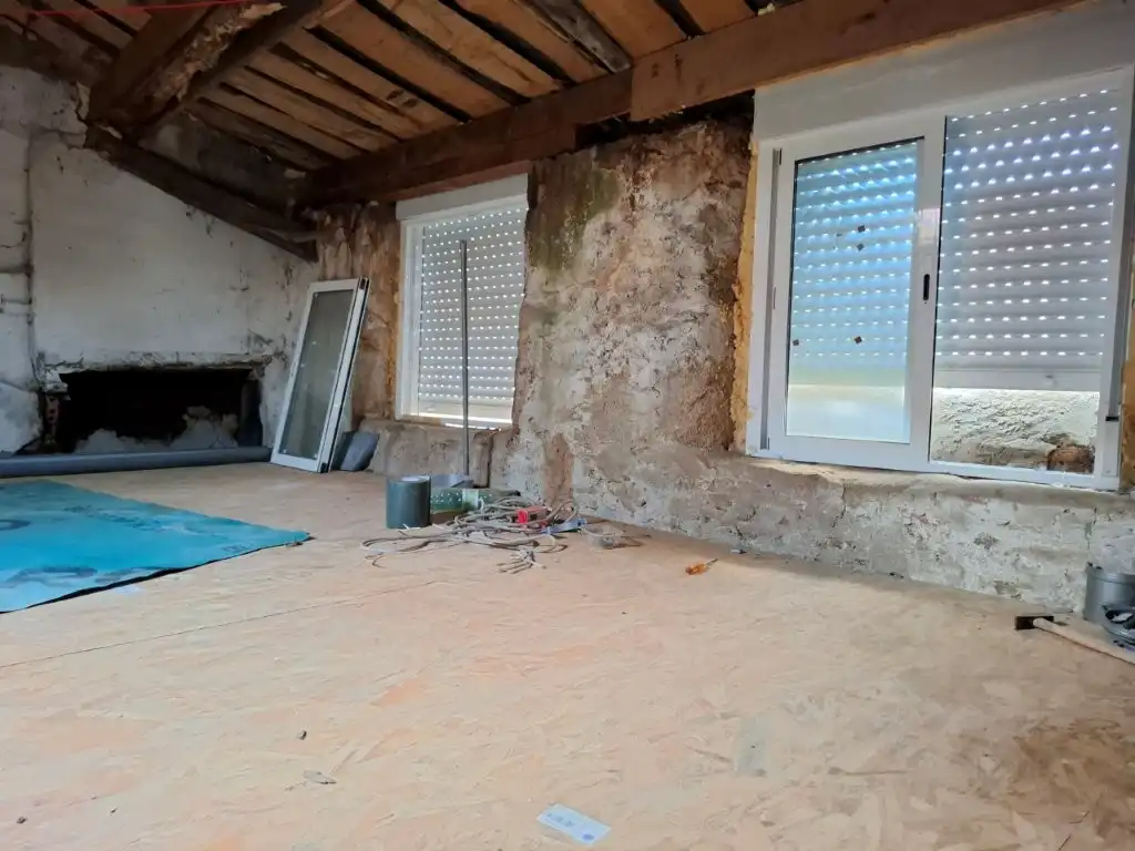 Einfamilien-Reihenhaus zum Verkauf in Viveiro mit Terrasse, Abstellraum und Möbliert