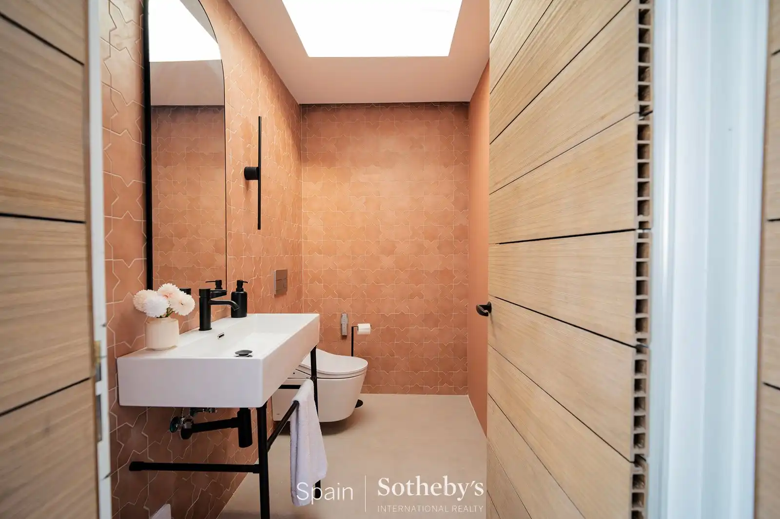 Bathroom of Attic for sale in Madrid  with Air Conditioner, Terrace and Storage room