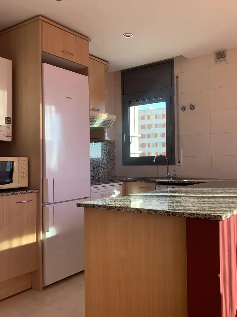 Cocina de Piso de alquiler en Sabadell con Aire acondicionado, Calefacción y Trastero