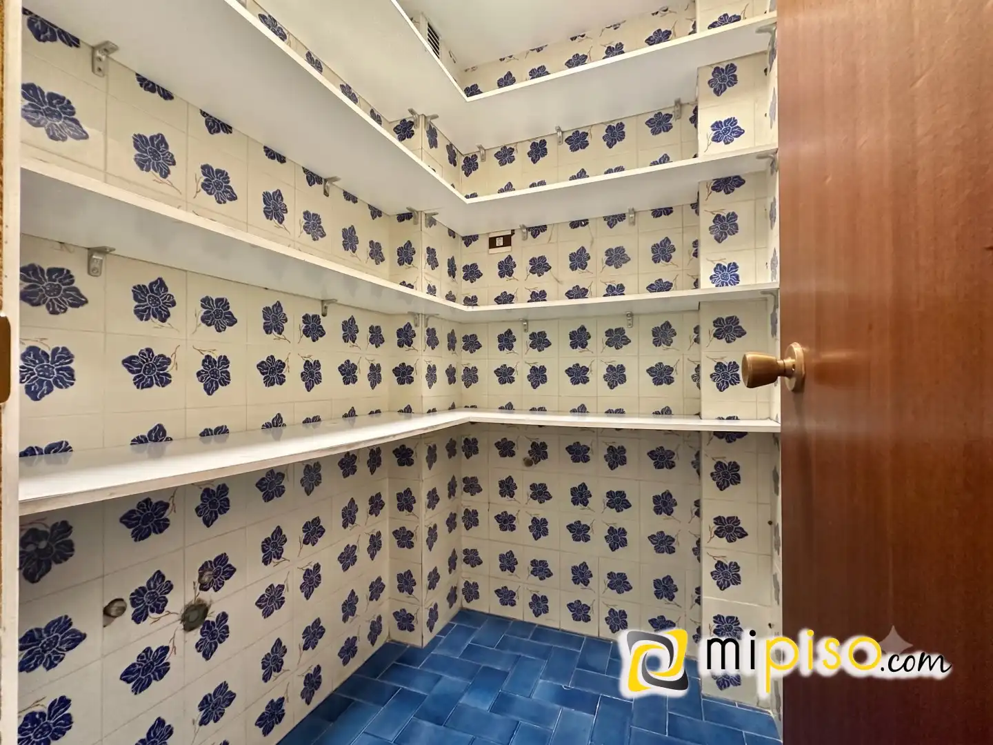 Cuina de Pis de lloguer en Laredo amb Calefacció, Terrassa i Moblat