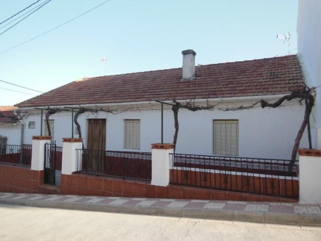 Exterior view of House or chalet for sale in Deifontes  with Air Conditioner, Heating and Private garden