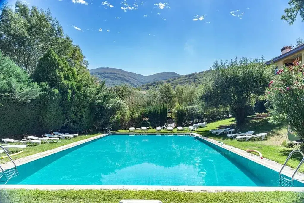 Piscina de Local en venda en Navaconcejo