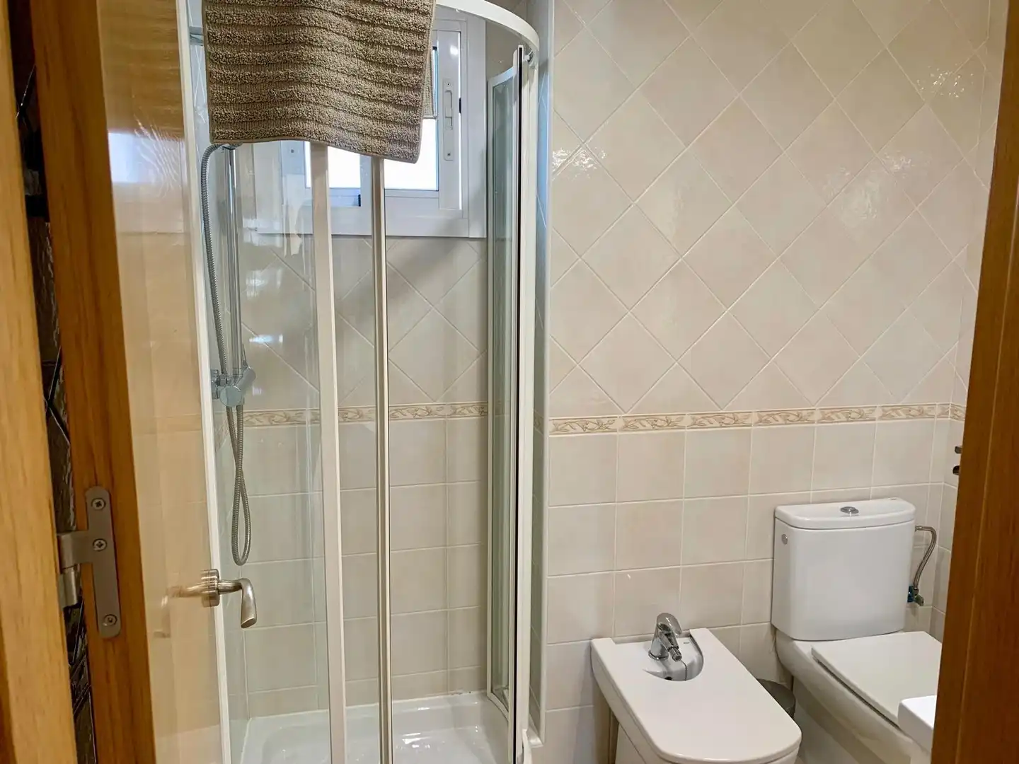 Baño de Apartamento de alquiler en Alicante / Alacant con Terraza, Amueblado y Piscina comunitaria