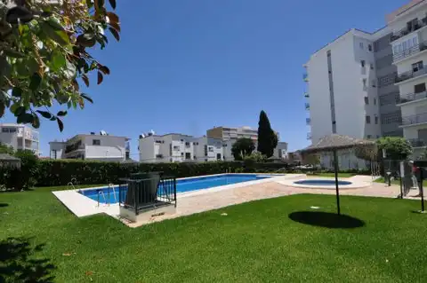 Piscina de Pis de lloguer en Benalmádena amb Aire condicionat, Moblat i Piscina comunitària
