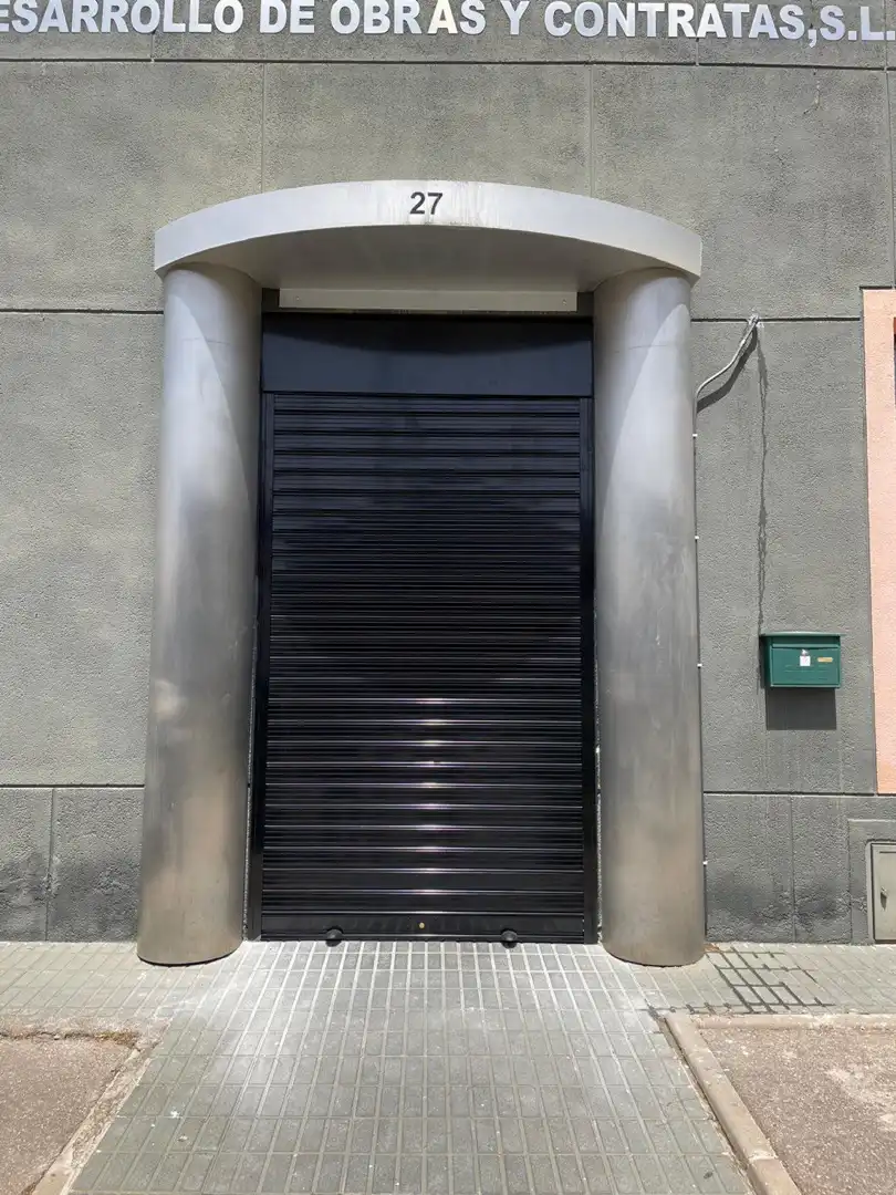 Vista exterior de Nau industrial de lloguer en Peligros amb Calefacció i Alarma