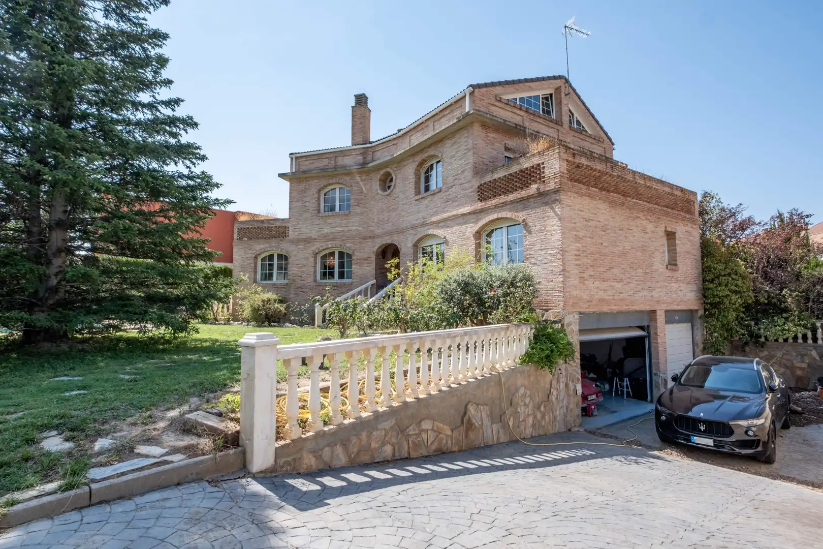 Vista exterior de Casa o xalet en venda en Zaragoza amb Jardí privat, Terrassa i Traster