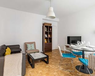 Sala d'estar de Apartament per a compartir en  Madrid Capital amb Aire condicionat i Terrassa