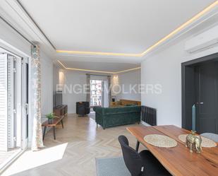 Living room of Apartment for sale in  Barcelona Capital  with Air Conditioner, Heating and Parquet flooring