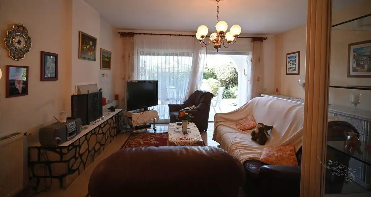 Sala d'estar de Casa o xalet en venda en Marbella amb Jardí privat