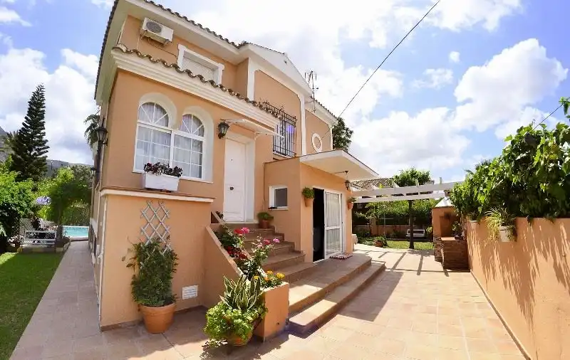 Jardí de Casa o xalet en venda en Alhaurín de la Torre amb Aire condicionat, Calefacció i Jardí privat