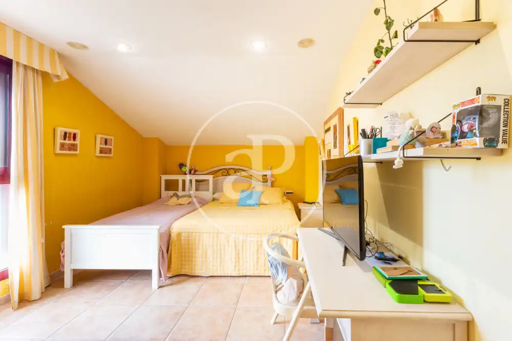 Habitación de Casa o chalet en venta en Sagunto / Sagunt con Aire acondicionado, Calefacción y Jardín privado