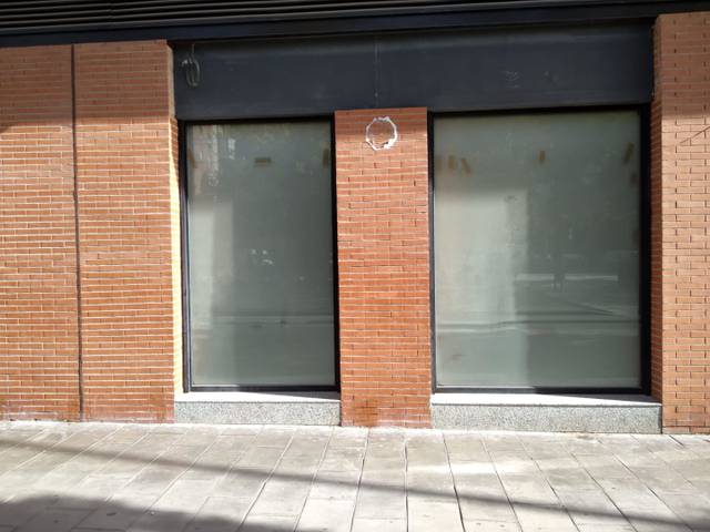 Local comercial en Venta en C/ Periodista Rodolf Salazar en Garbinet - Parque de las Avenidas