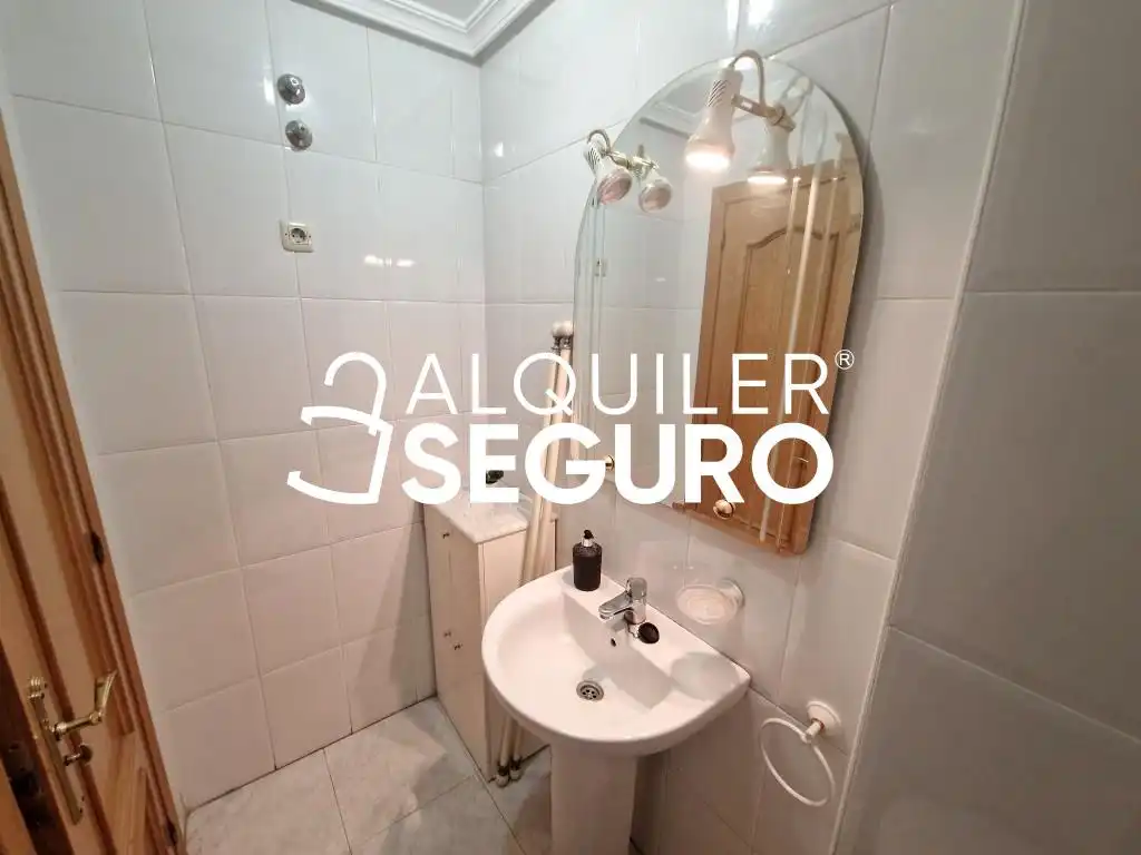 Badezimmer von Haus oder Chalet zur Miete in Fuenlabrada mit Heizung, Terrasse und Abstellraum
