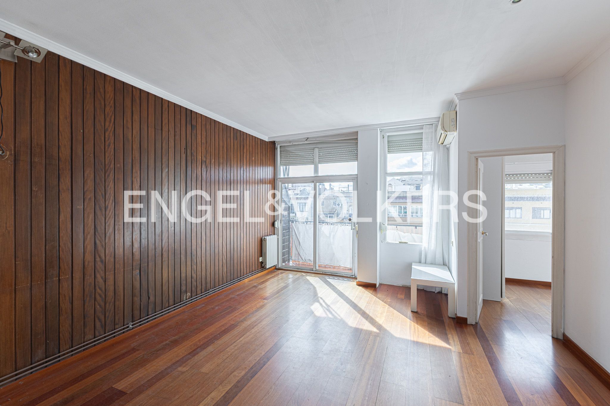 Living room of Flat for sale in  Barcelona Capital  with Air Conditioner, Heating and Parquet flooring