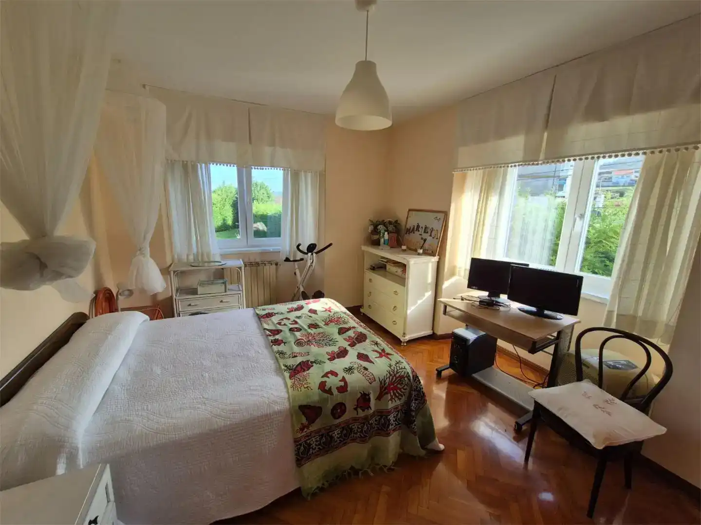 Dormitori de Casa o xalet en venda en Cabana de Bergantiños amb Jardí privat, Parquet i Traster