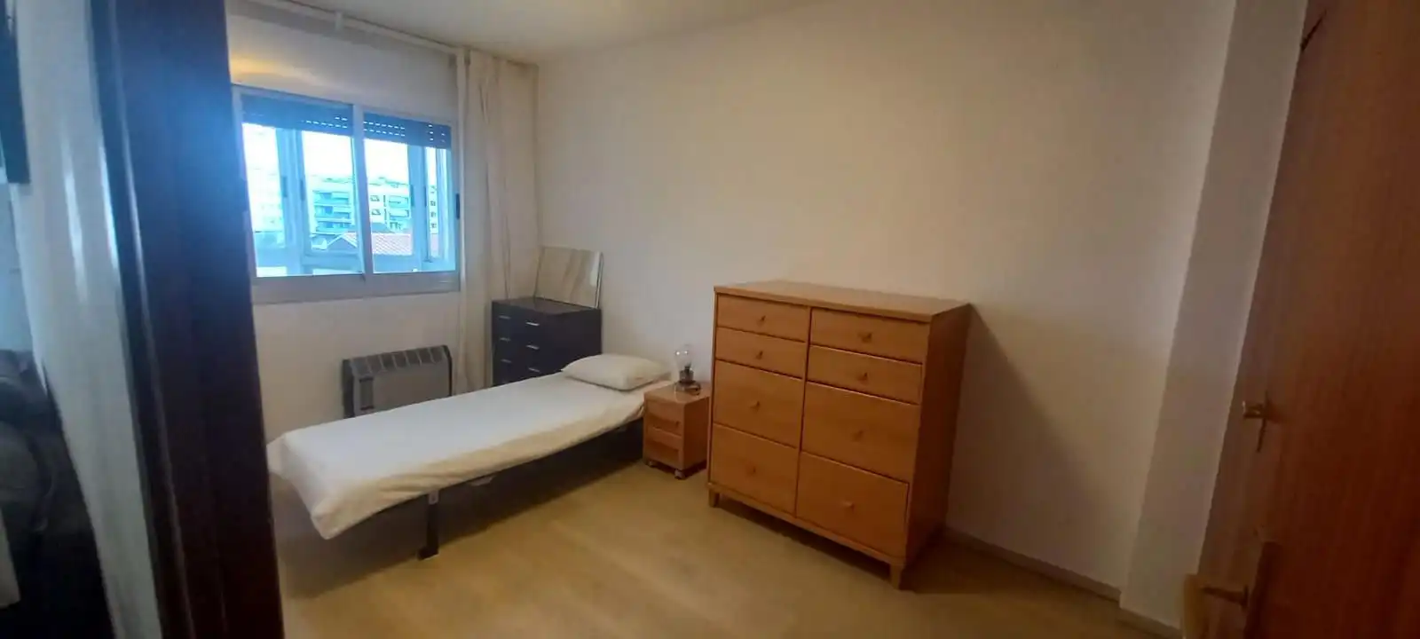 Habitación de Piso de alquiler en Rubí con Aire acondicionado, Terraza y Amueblado