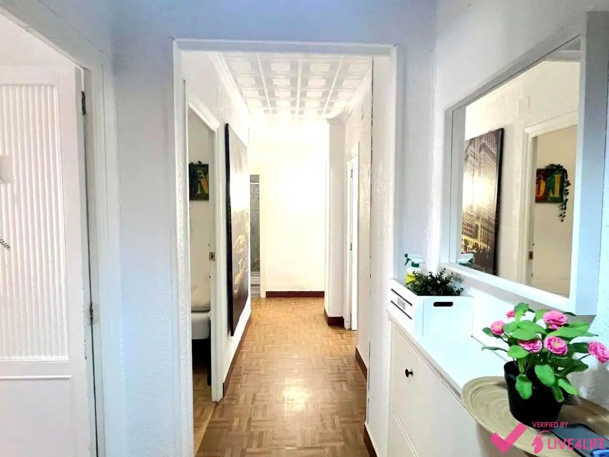 Piso de alquiler en  Valencia Capital con Jardín privado y Amueblado