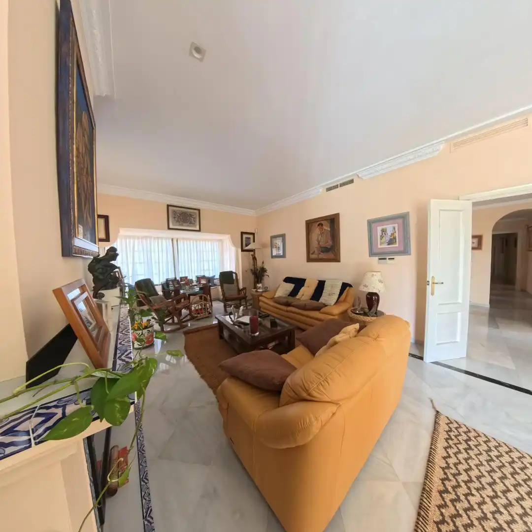 Sala d'estar de Casa o xalet en venda en Chiclana de la Frontera amb Aire condicionat, Jardí privat i Traster