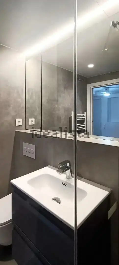 Bathroom of Flat for rent in Madrid  with Air Conditioner, Heating and Oven