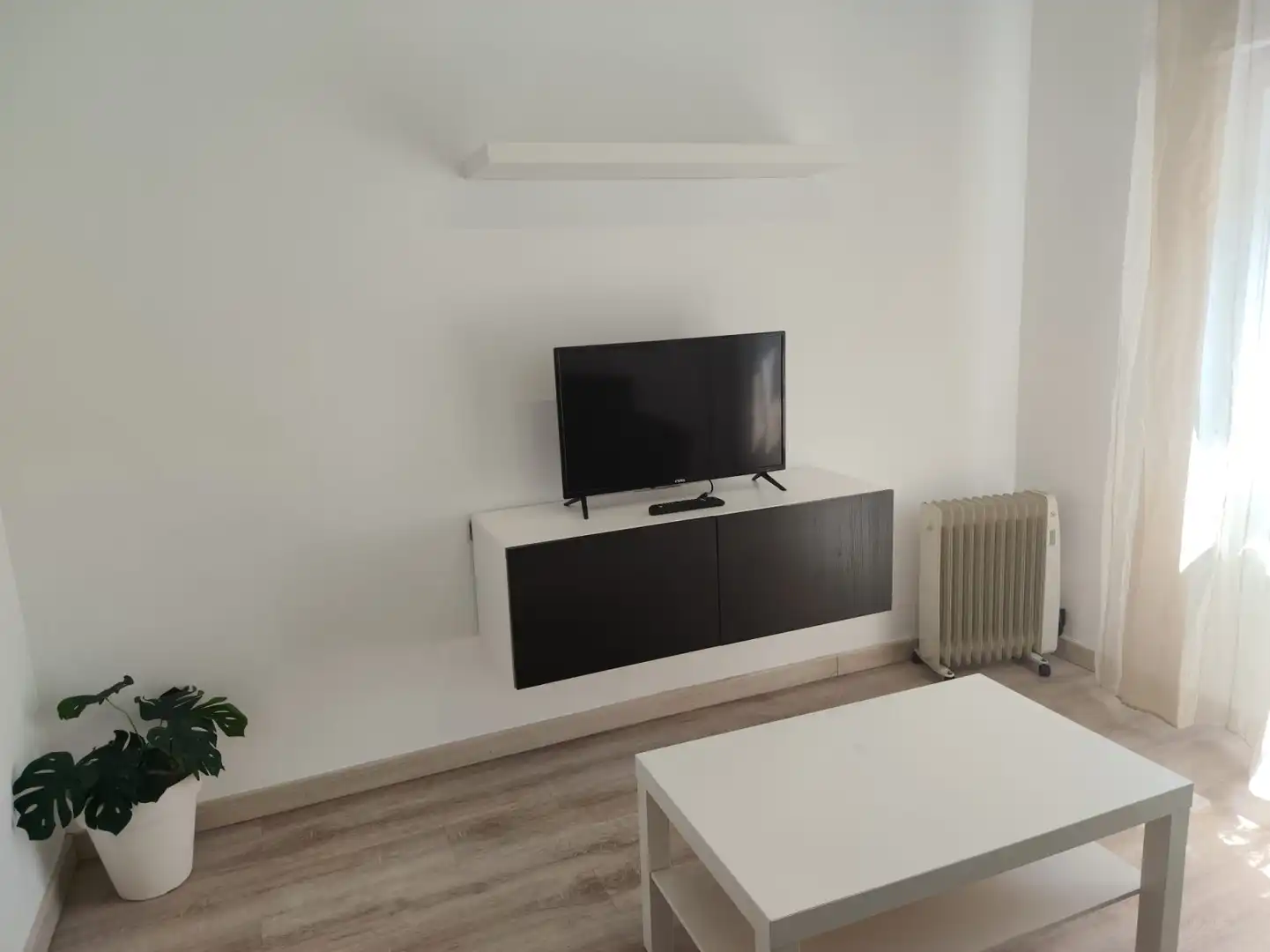 Sala d'estar de Pis de lloguer en Gijón  amb Calefacció