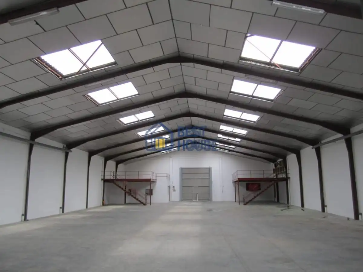 Nave industrial de alquiler en León Capital 