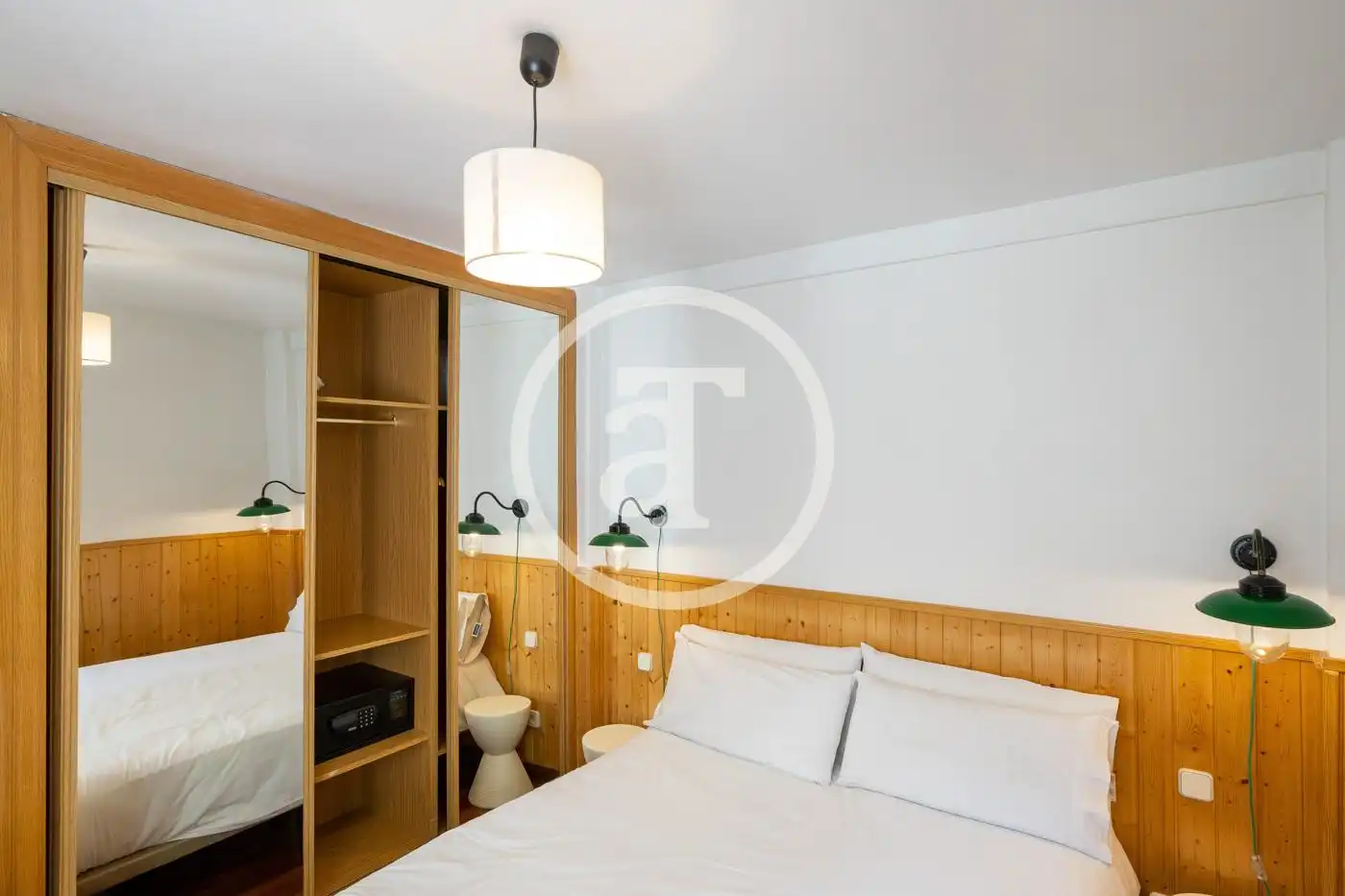 Habitación de Ático de alquiler en Madrid con Aire acondicionado, Calefacción y Amueblado