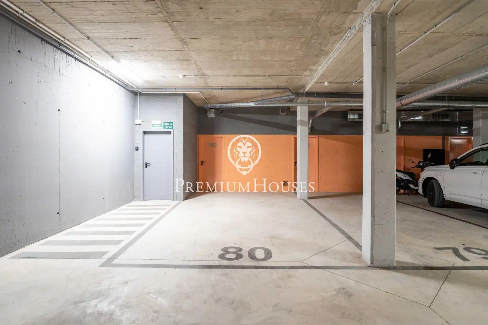 Aparcament de Planta baixa en venda en Sitges amb Aire condicionat, Calefacció i Jardí privat
