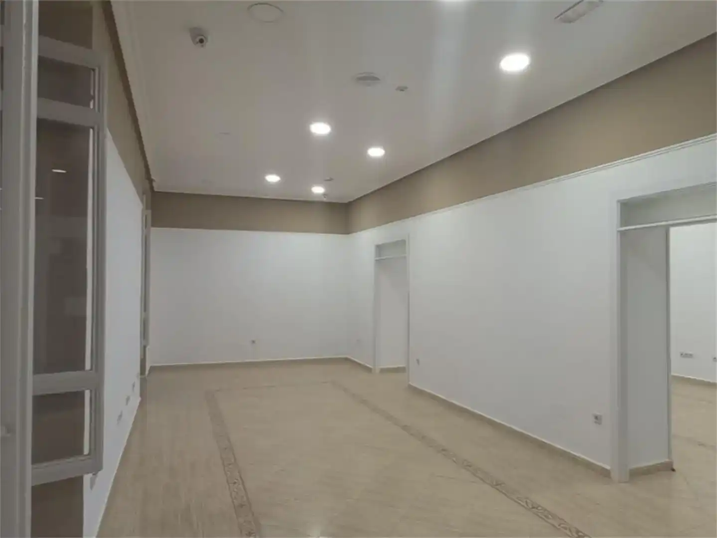Commercial properties for rent in Marmolejo  with Air Conditioner