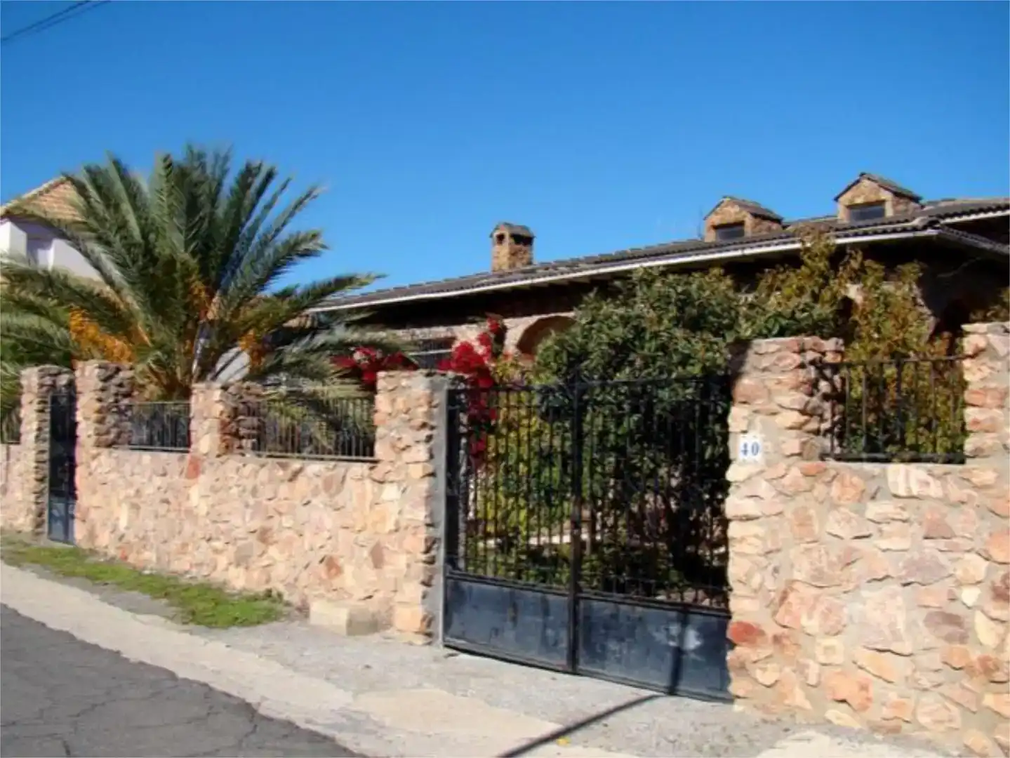 Vista exterior de Casa o xalet en venda en Íllar amb Jardí privat, Traster i Piscina