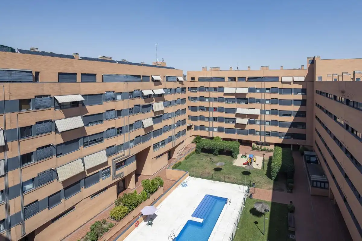 Vista exterior de Àtic en venda en Madrid amb Aire condicionat, Calefacció i Jardí privat