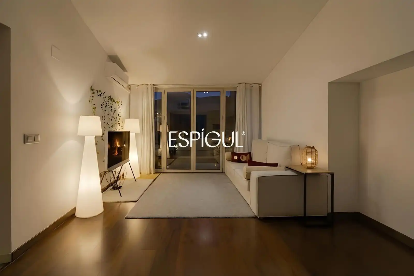 Sala de estar de Casa adosada en venta en Torroella de Montgrí con Aire acondicionado, Calefacción y Terraza