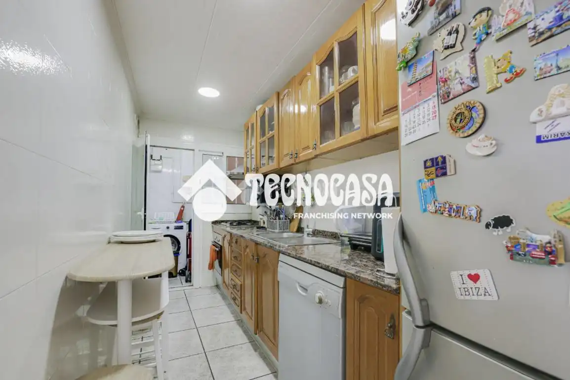 Cocina de Piso en venta en Sant Adrià de Besòs con Calefacción y Balcón