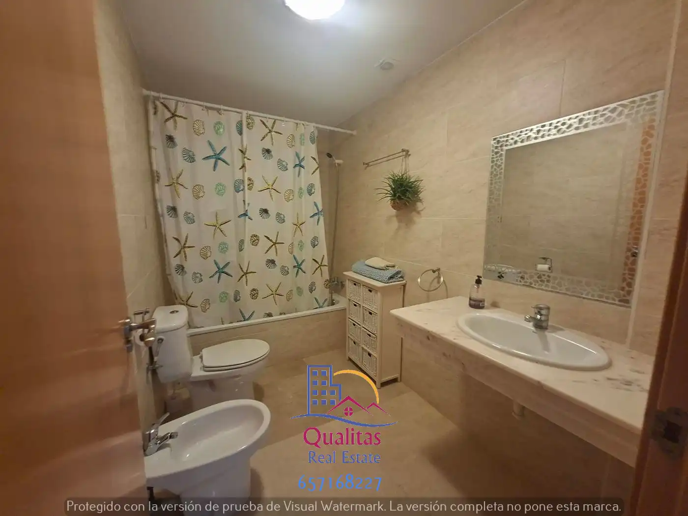 Badezimmer von Wohnungen zum Verkauf in Oliva mit Klimaanlage, Heizung und Privatgarten