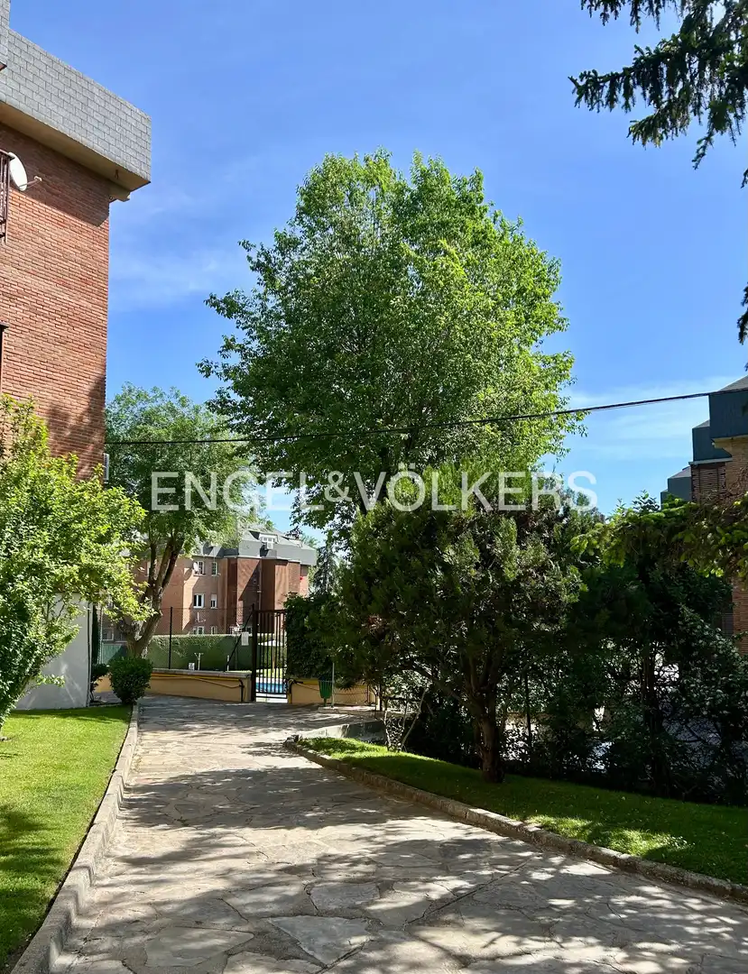 Vista exterior de Pis en venda en Majadahonda amb Calefacció, Parquet i Traster