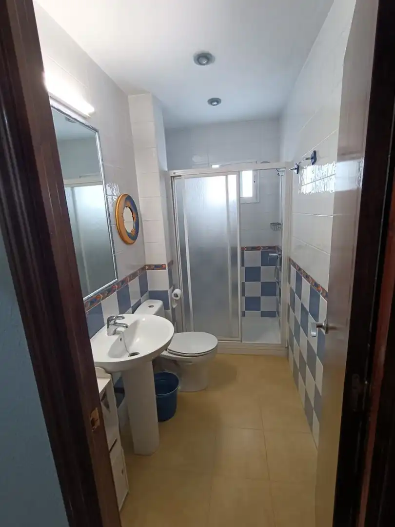 Badezimmer von Wohnung zur Miete in Jaén mit Klimaanlage, Terrasse und Möbliert