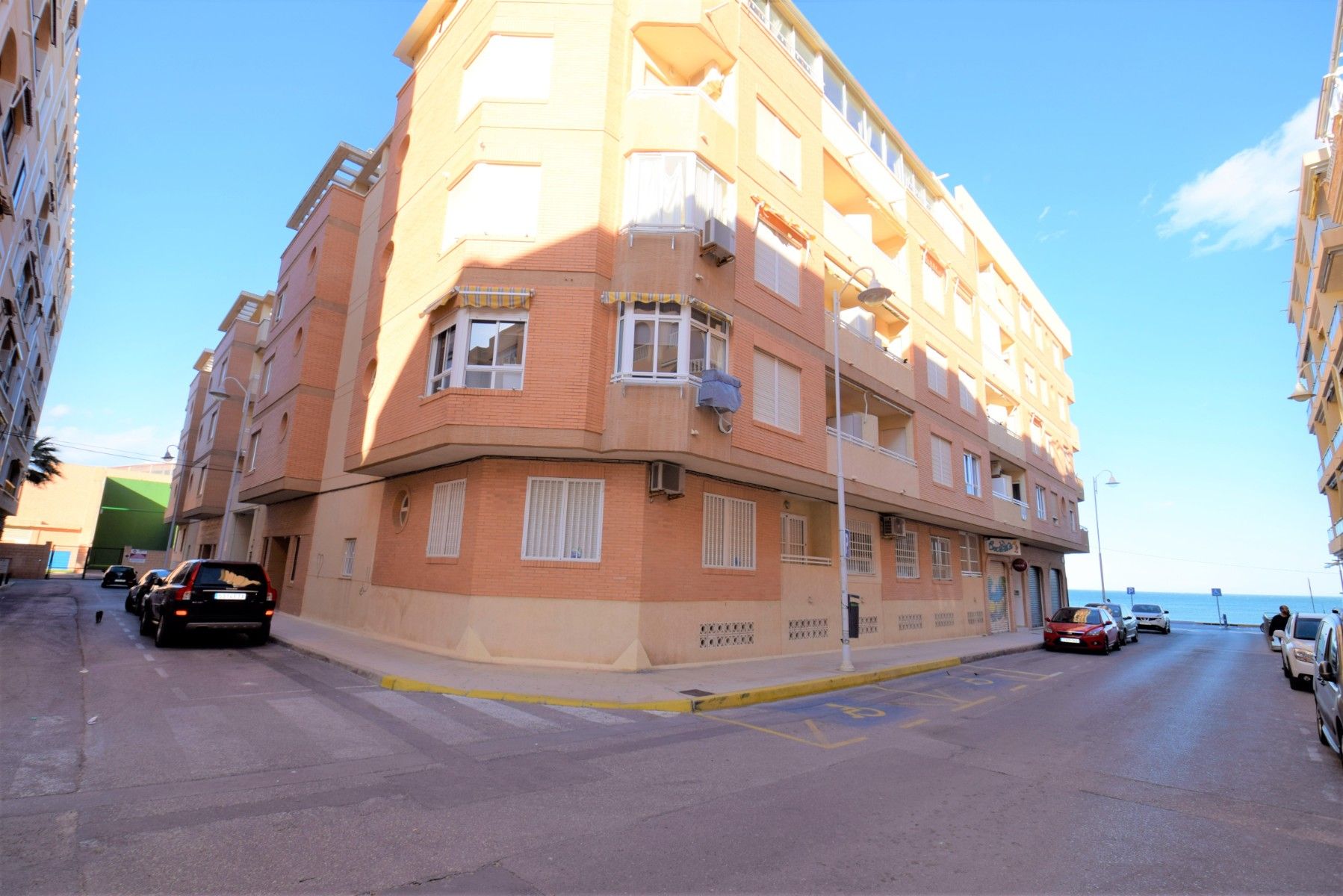 Exterior view of Flat for sale in Guardamar del Segura  with Furnished and Oven