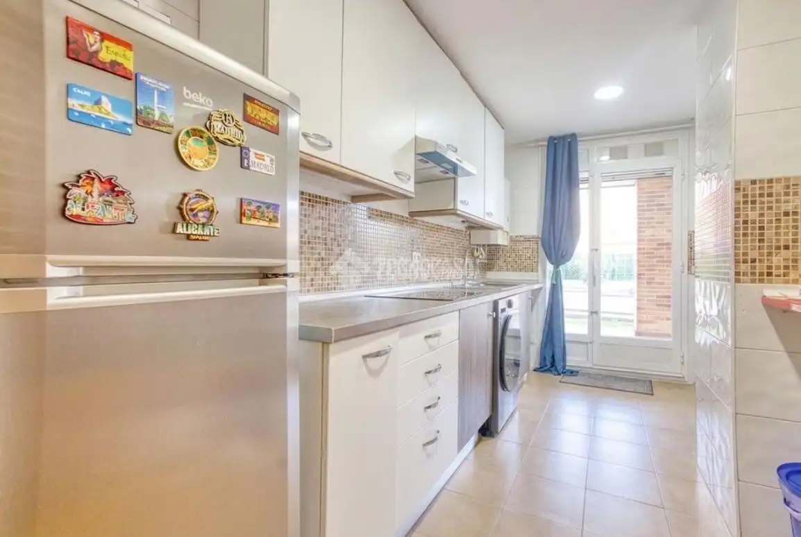 Cocina de Piso en venta en Villamayor con Calefacción, Jardín privado y Terraza
