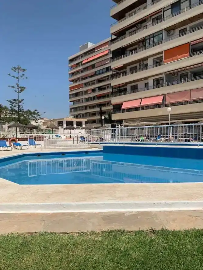 Piscina de Apartamento en venta en Torremolinos con Aire acondicionado, Calefacción y Piscina
