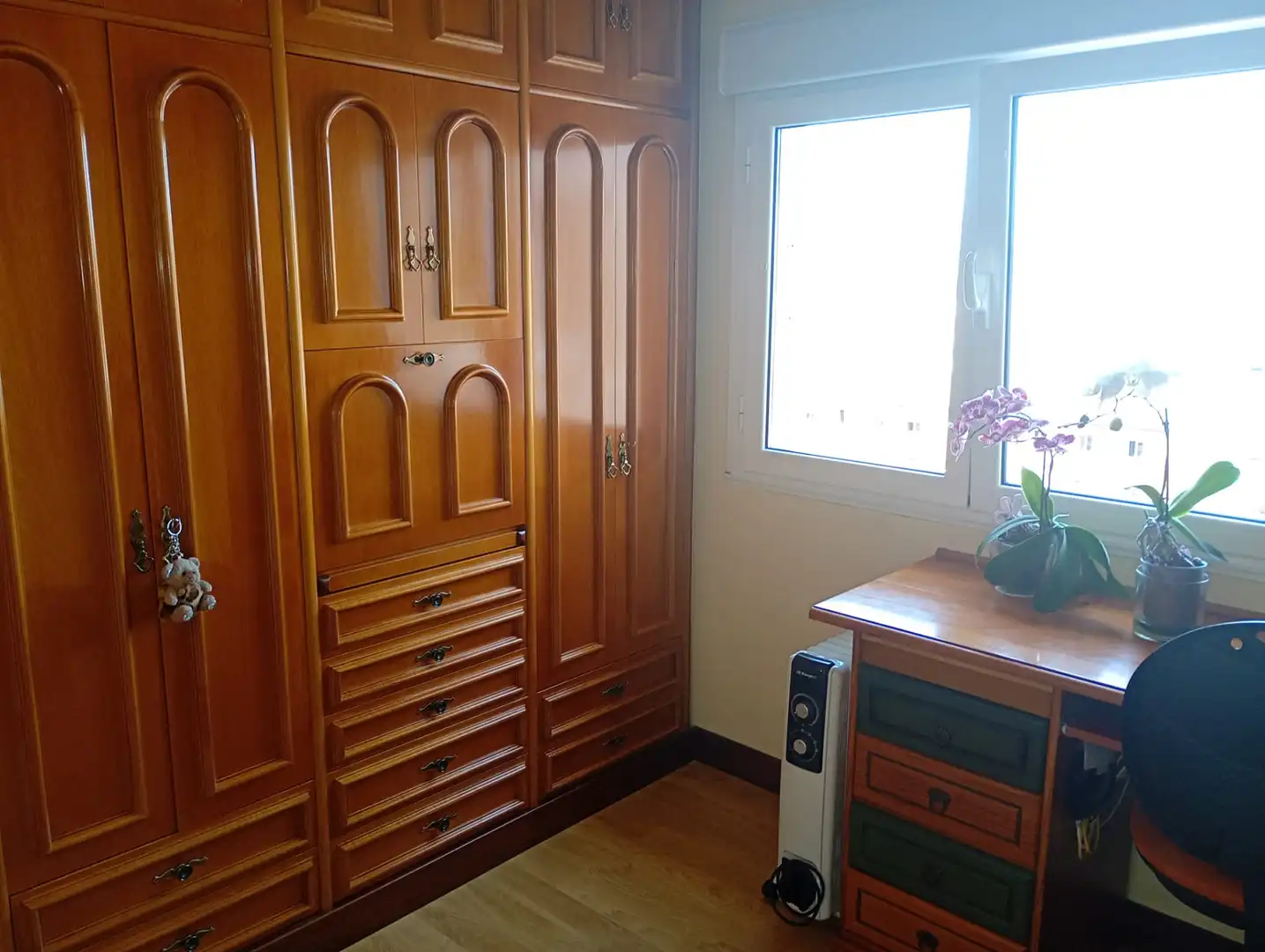 Bedroom of Flat for sale in Gijón   with Parquet flooring, Furnished and Oven