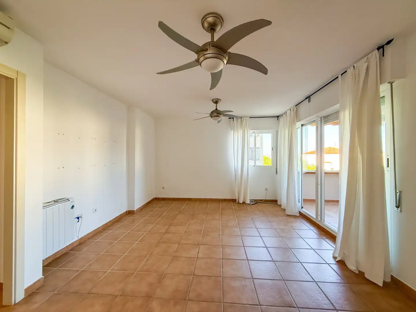 Sala de estar de Piso en venta en Águilas con Terraza, Trastero y Piscina